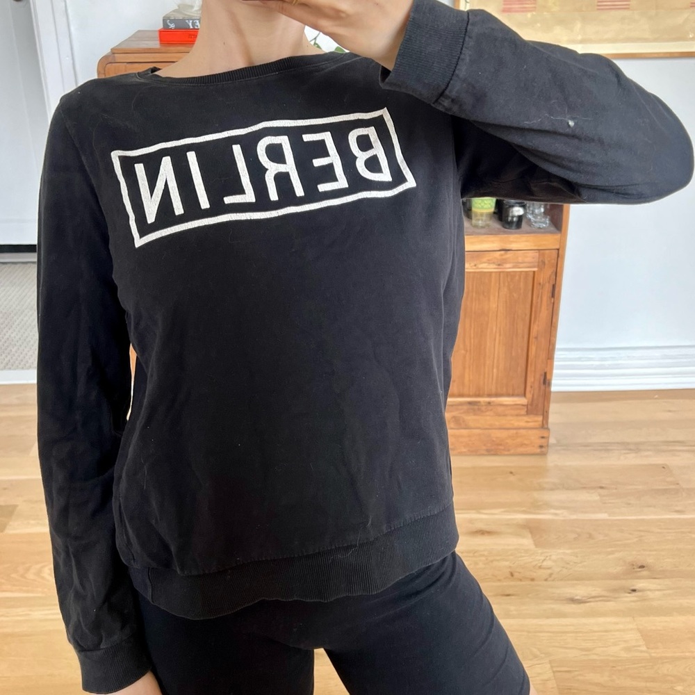 Casual Graphic Sweatshirt - Berlin